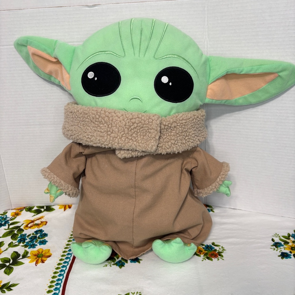Star Wars Baby Yoda Mandalorian The Child Pillow Buddy Plush
